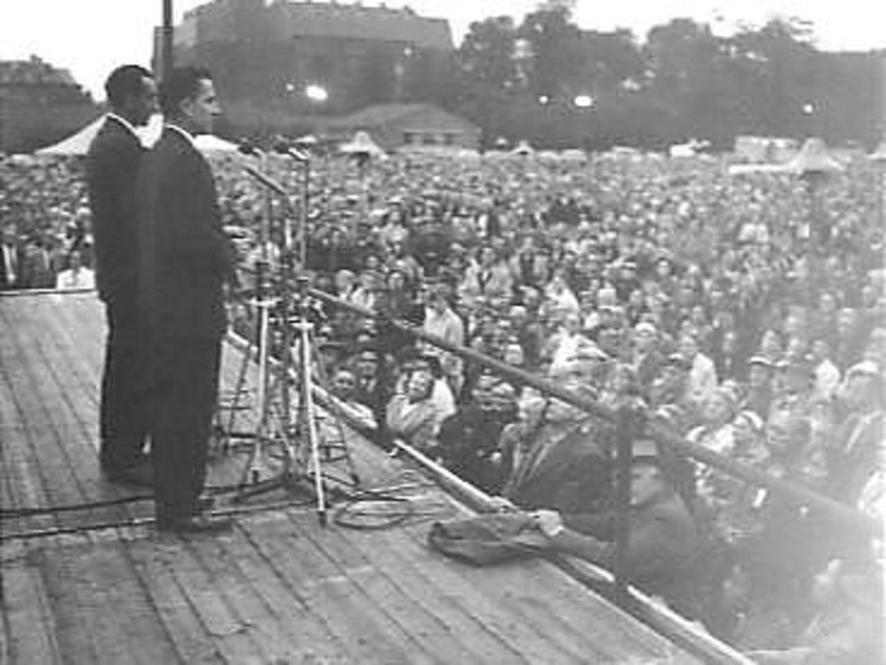 T.L._Osborn_in_The_Hague_during_a_revival_meeting (1)